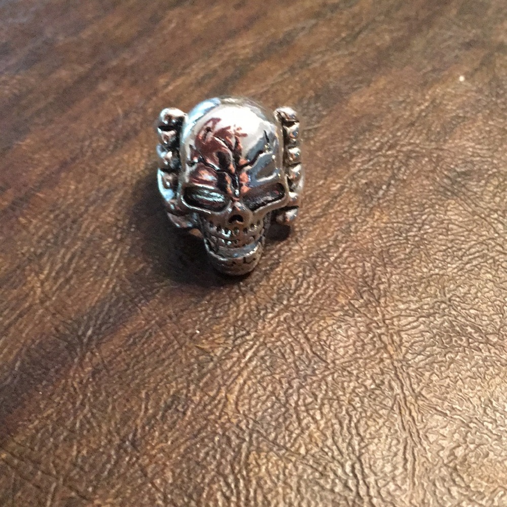 Skull and crossbones ring